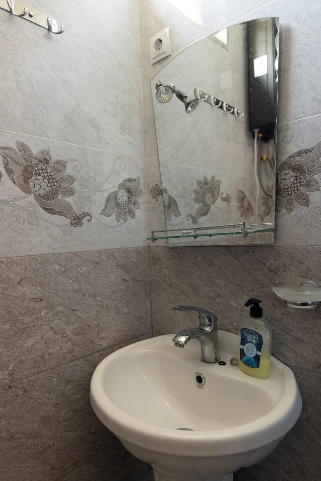 Wine House Hotel Tbilisi Ngoại thất bức ảnh