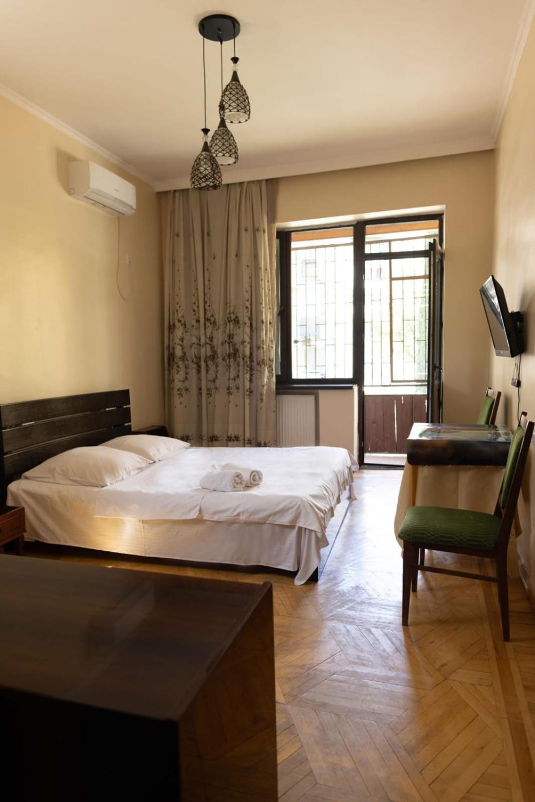 Wine House Hotel Tbilisi Ngoại thất bức ảnh