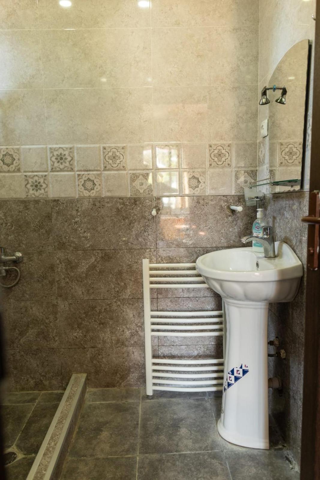 Wine House Hotel Tbilisi Ngoại thất bức ảnh